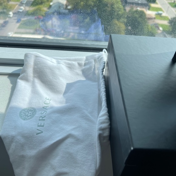 Black pump Versace shoes for sale - Picture 4 of 7